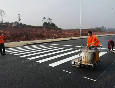 道路交通标线施工现场图片